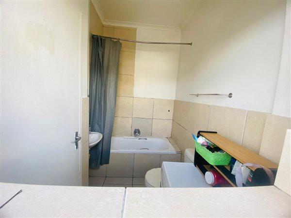 1 Bedroom Property for Sale in Kensington Western Cape